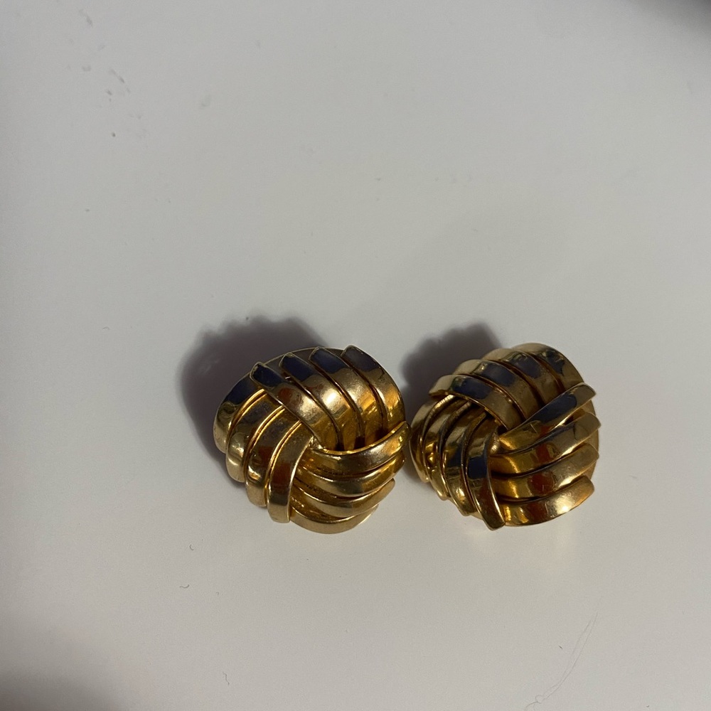 VINTAGE GOLD CLIP ON EARRINGS